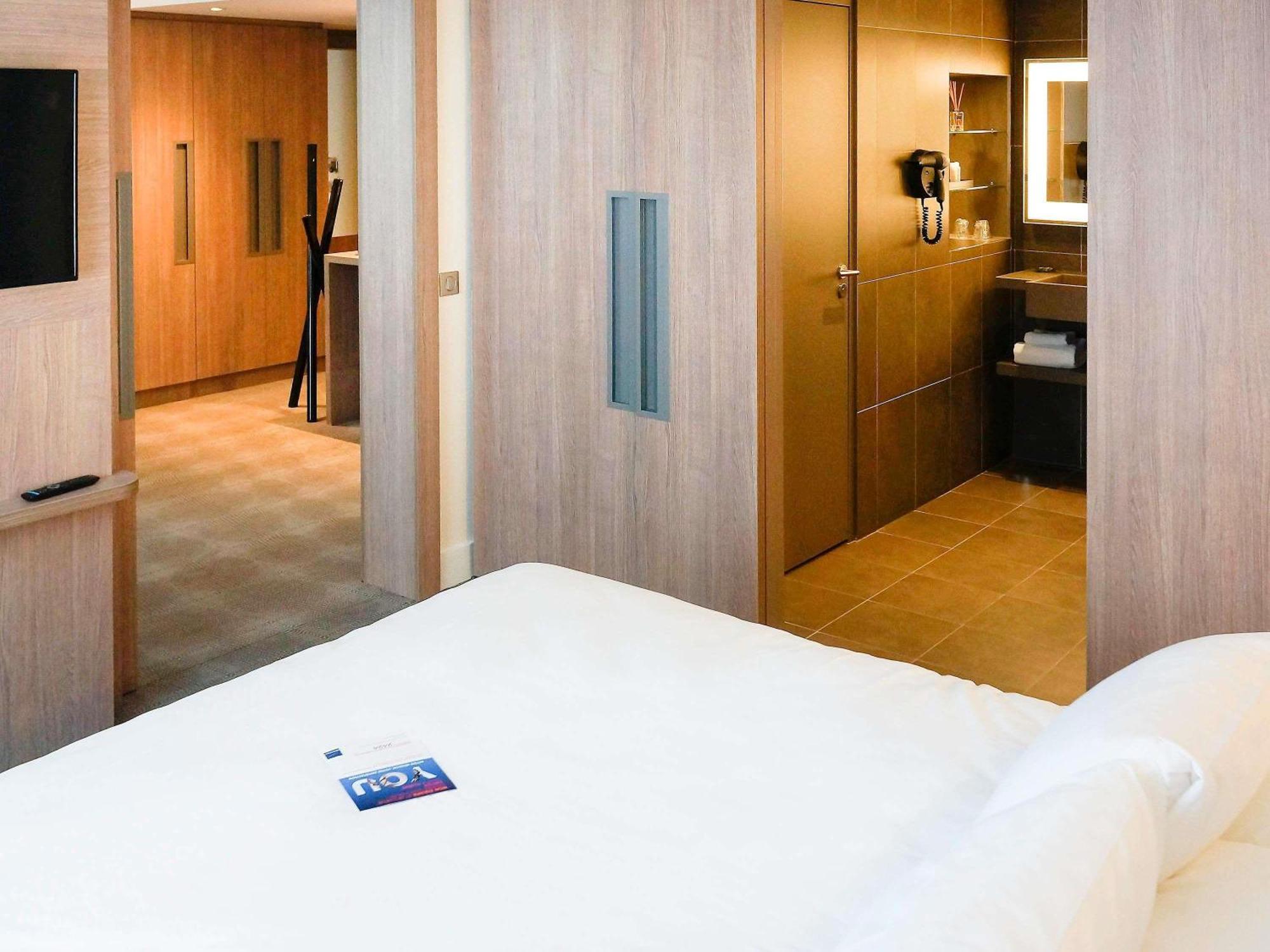 Novotel Saclay Exteriör bild