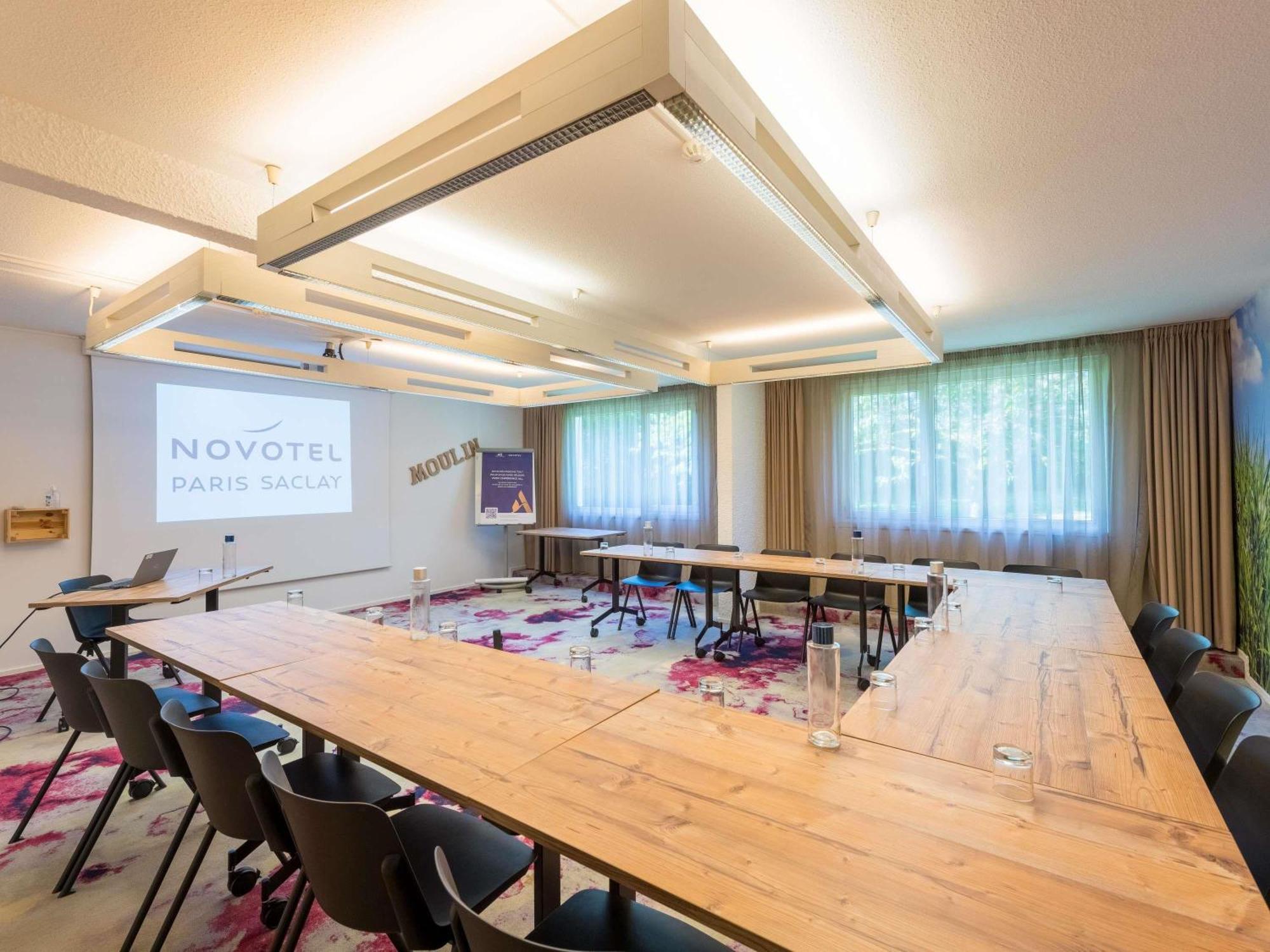 Novotel Saclay Exteriör bild