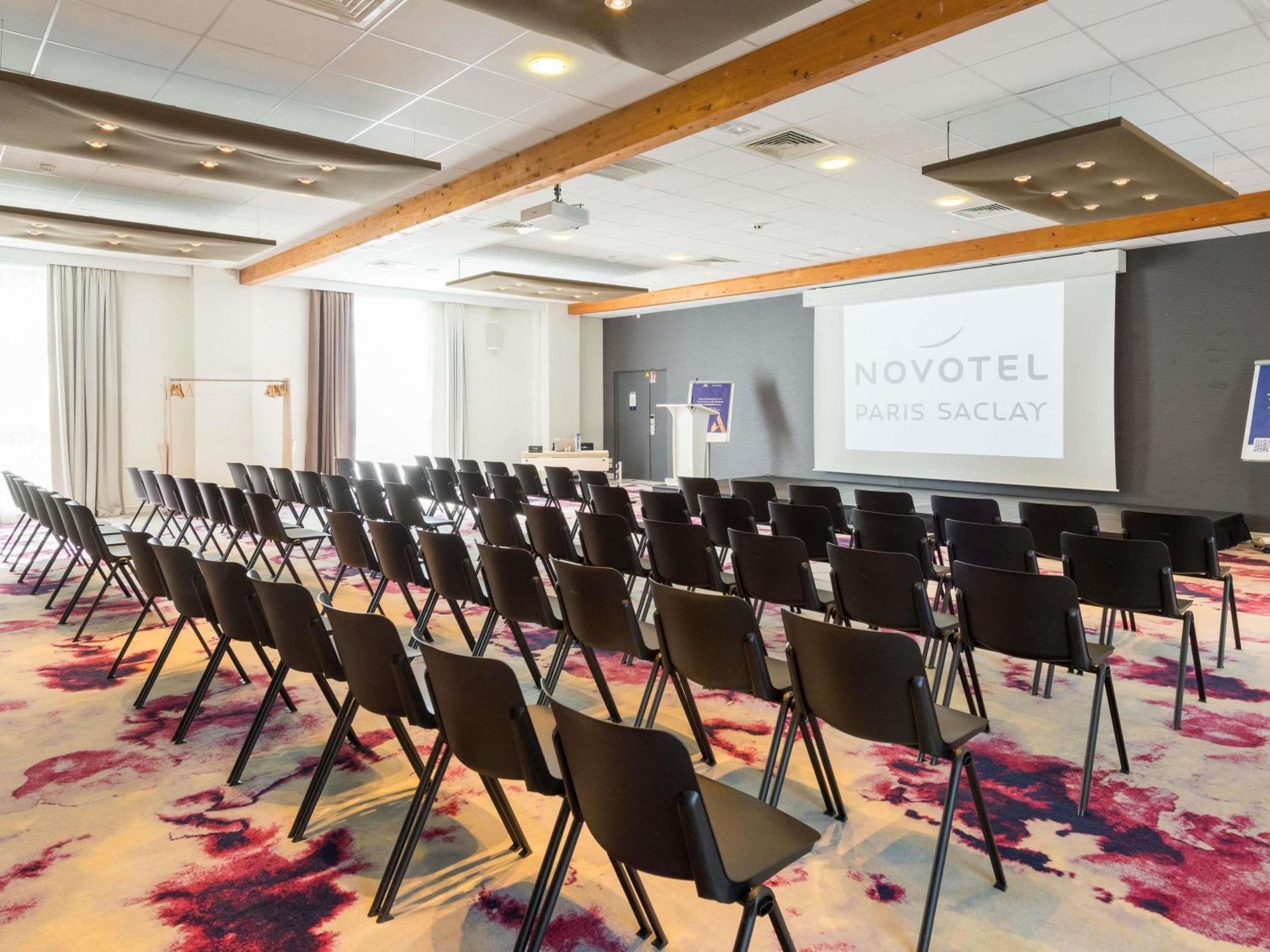 Novotel Saclay Exteriör bild