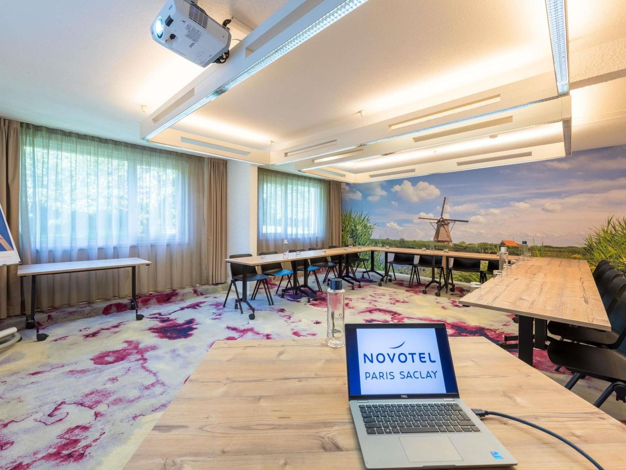 Novotel Saclay Exteriör bild
