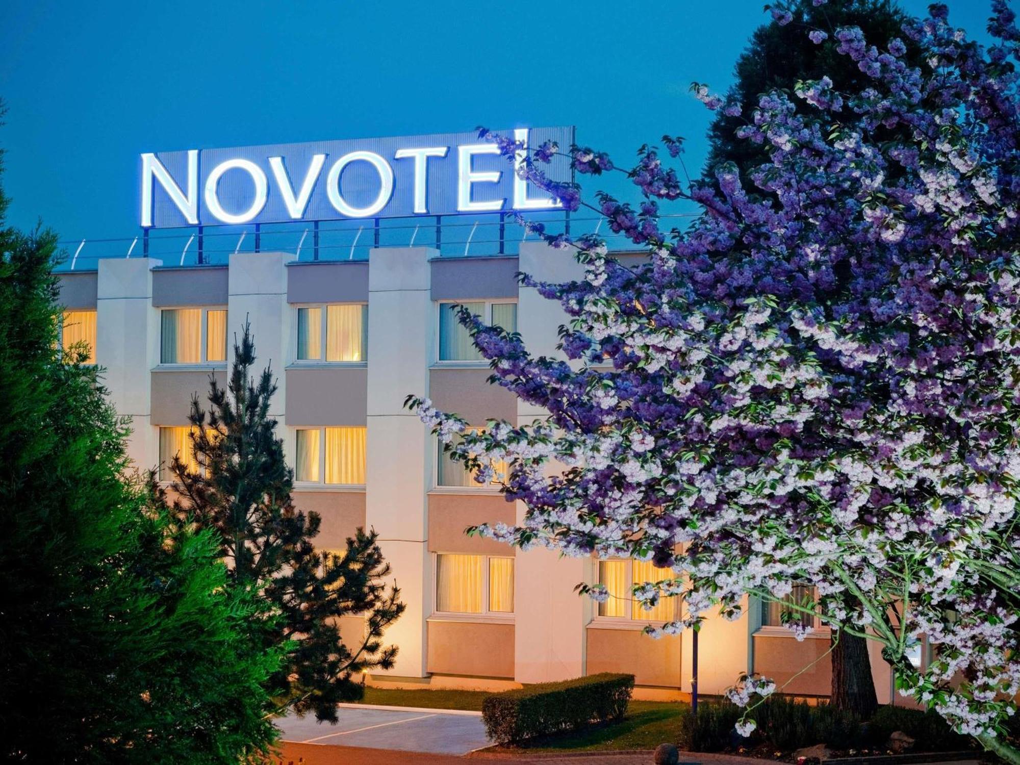Novotel Saclay Exteriör bild
