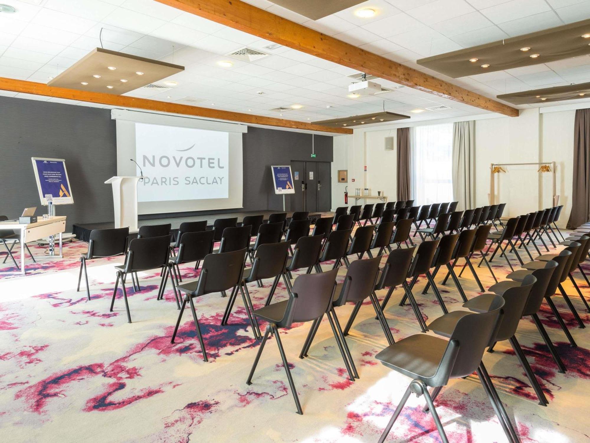 Novotel Saclay Exteriör bild